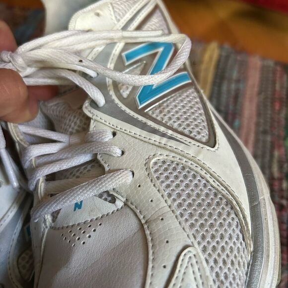 New Balance Women’s White and Blue Sneakers Size 8.5 - Picture 13 of 15